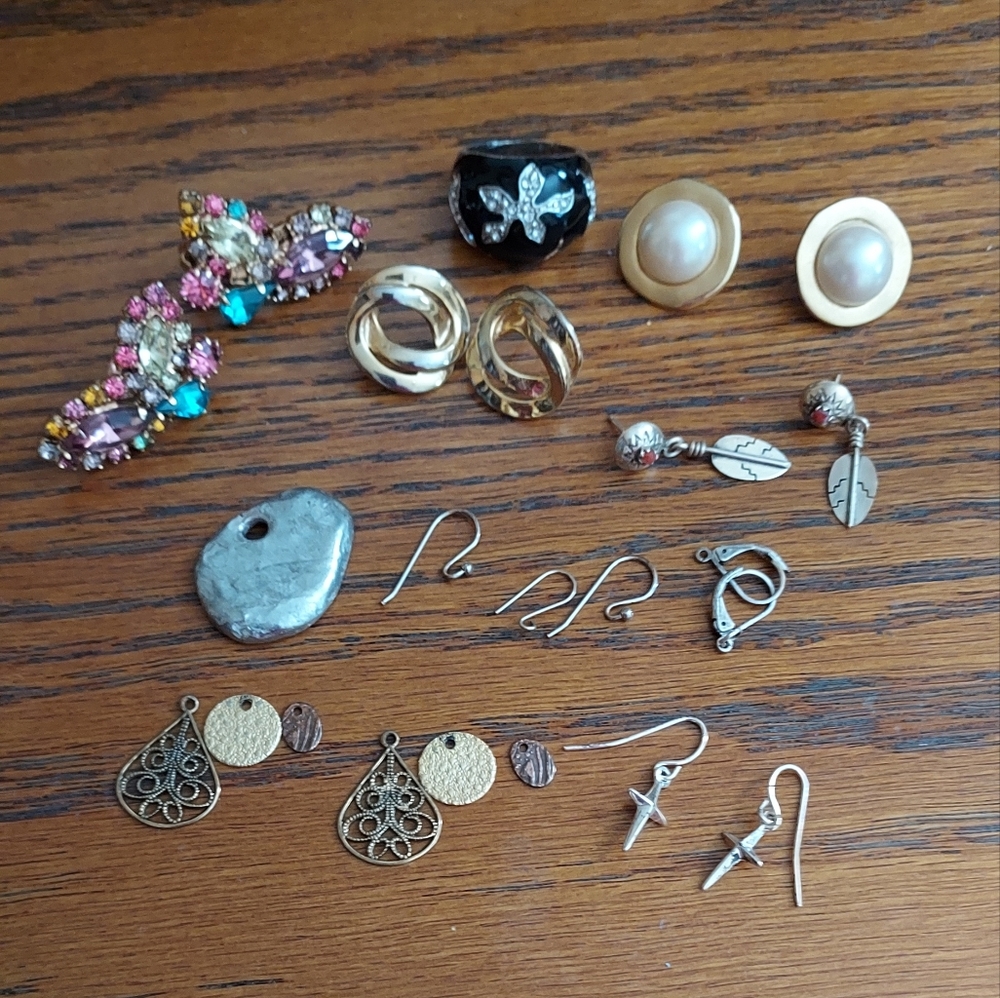 Lot of jewelry pieces